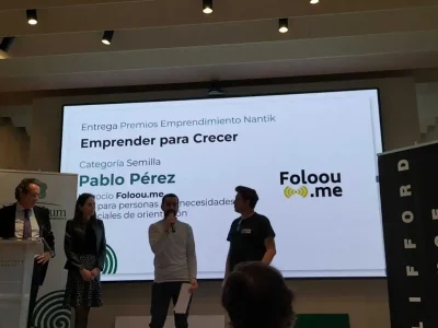 Equipo de Folooume recibiendo un premio por empresa accesibilidad